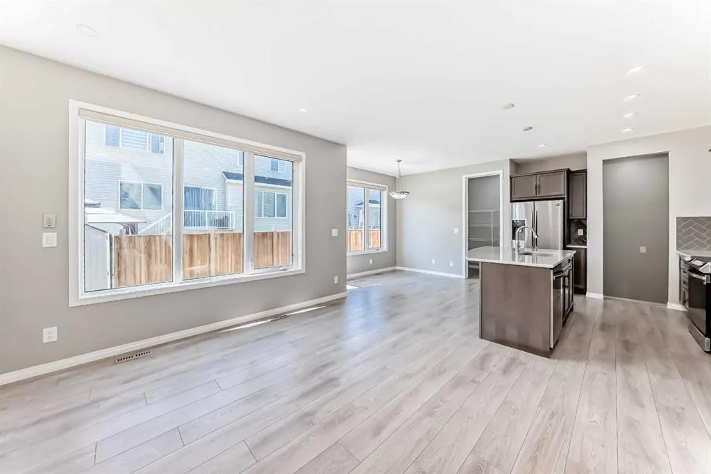 13 Carrington Manor NW