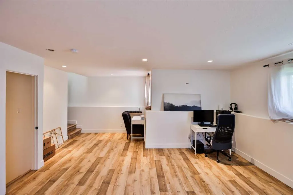 609 Squamish Lane W