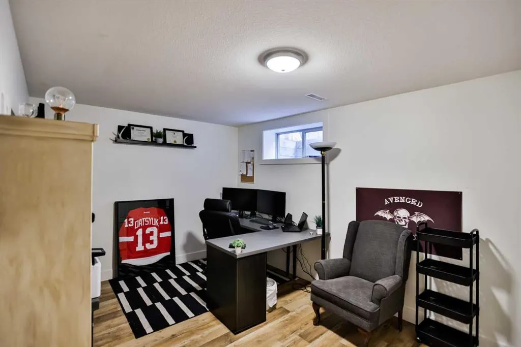 609 Squamish Lane W