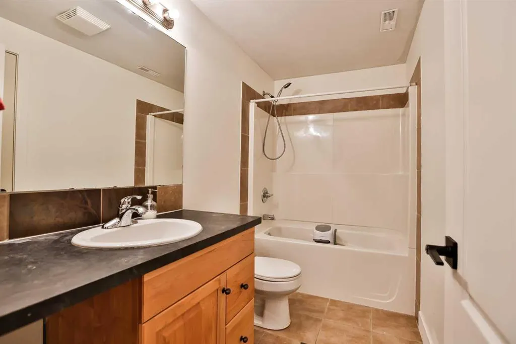 609 Squamish Lane W
