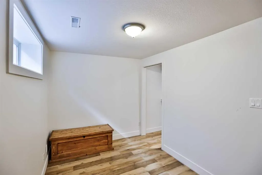 609 Squamish Lane W