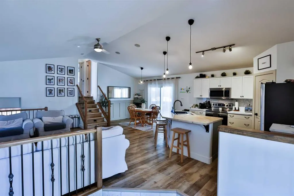 609 Squamish Lane W