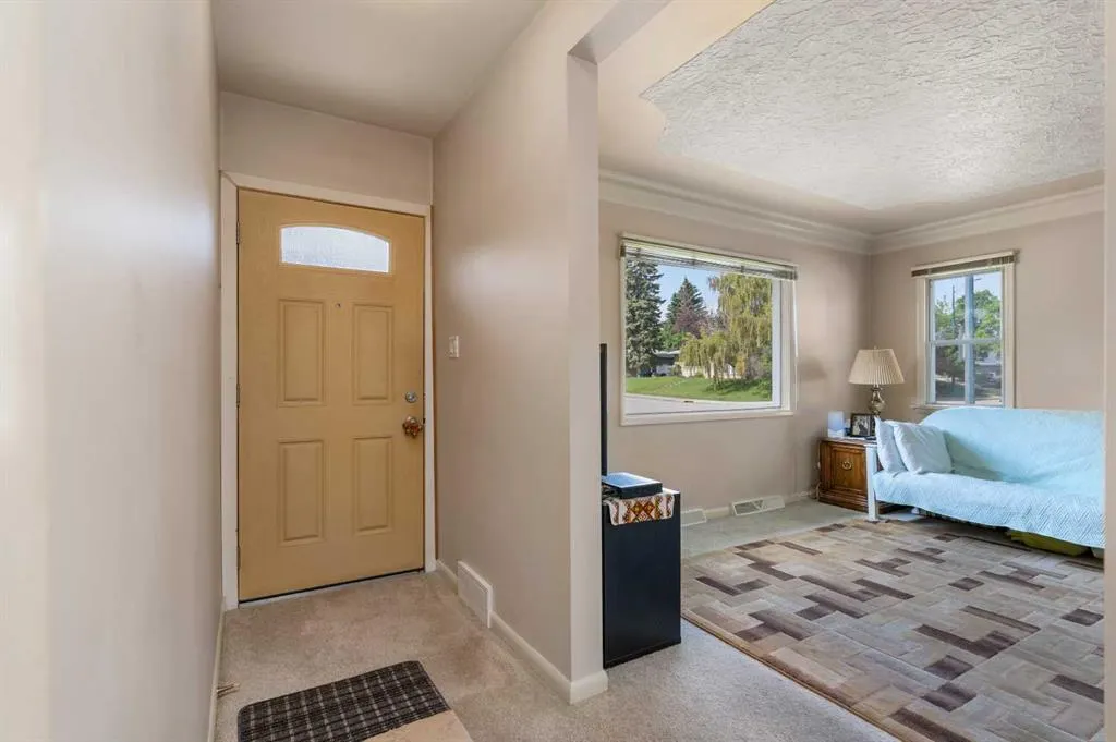 2140 Halifax Crescent NW