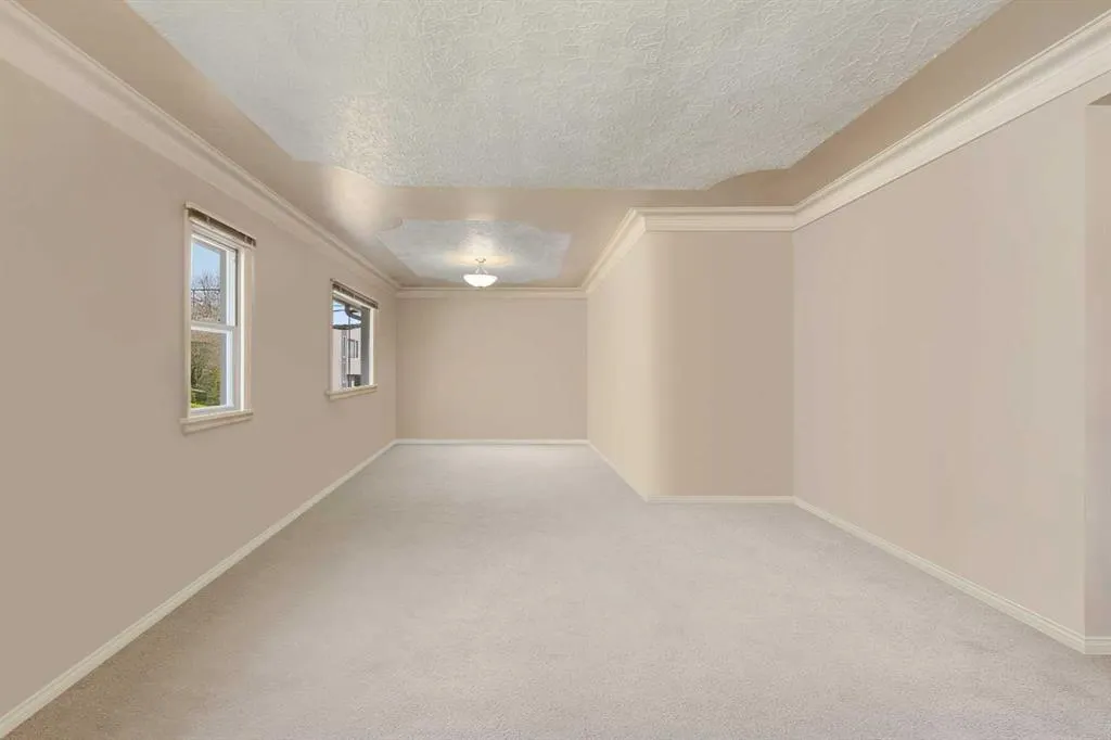 2140 Halifax Crescent NW