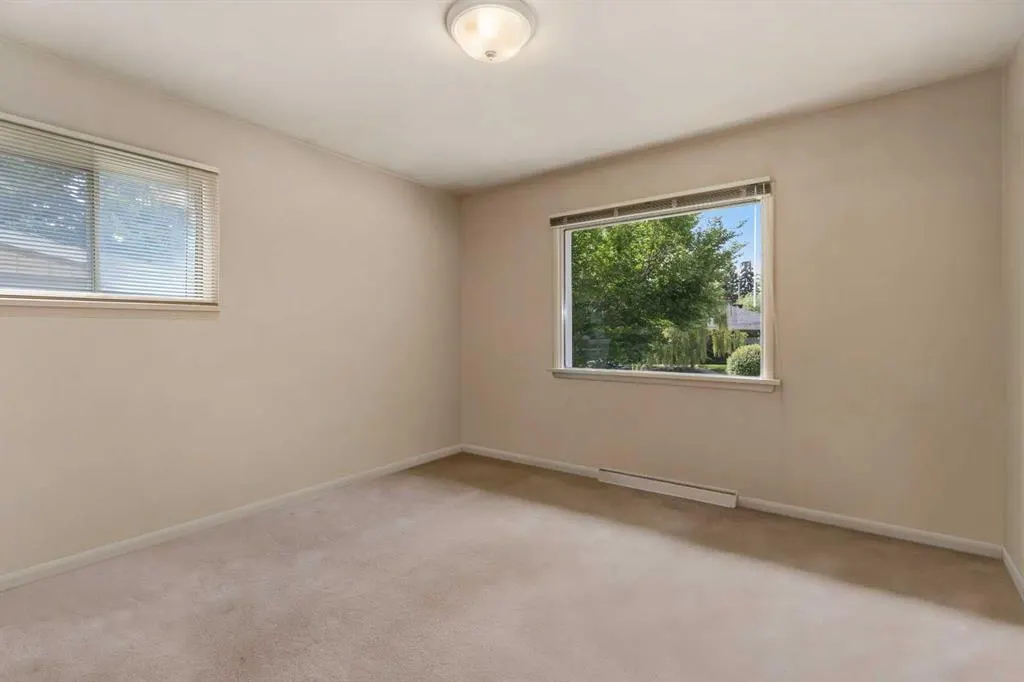 2140 Halifax Crescent NW