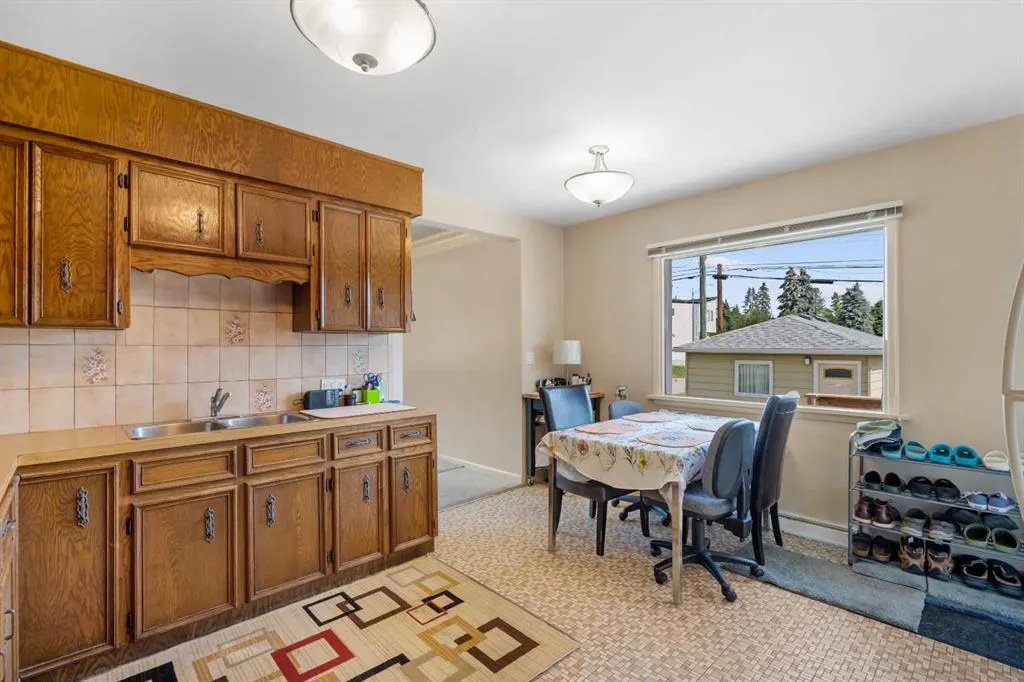 2140 Halifax Crescent NW