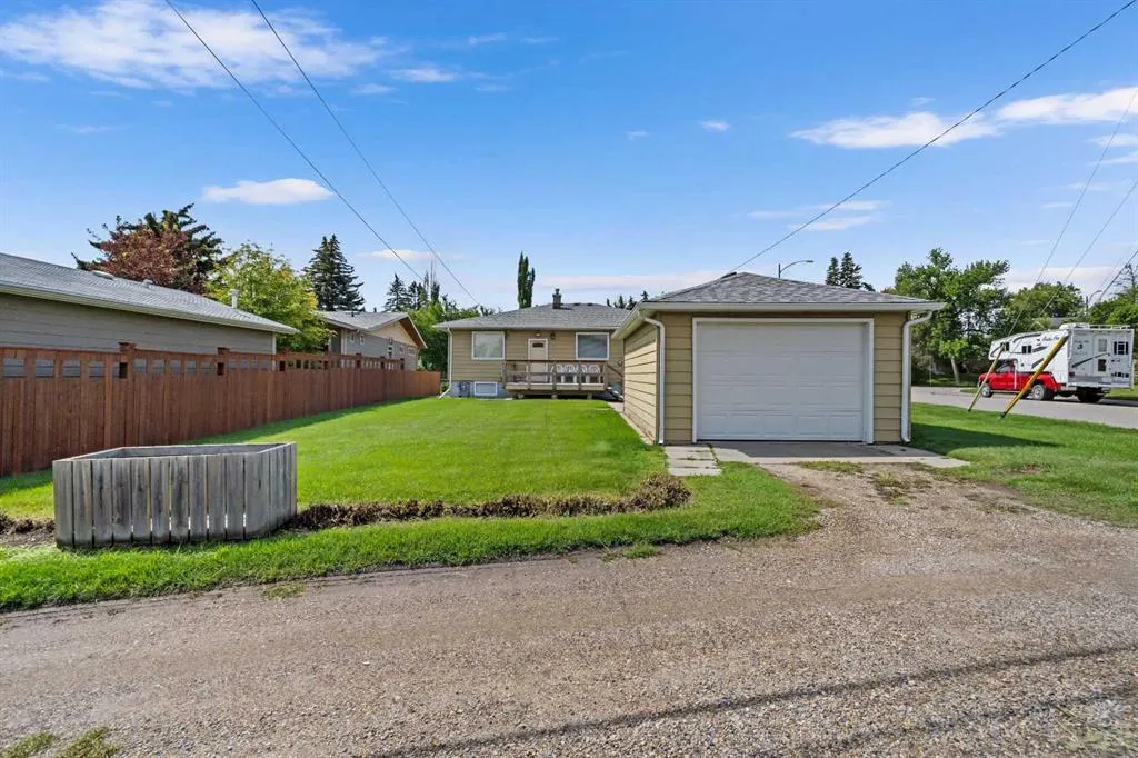 2140 Halifax Crescent NW