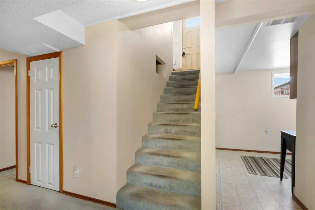 2140 Halifax Crescent NW