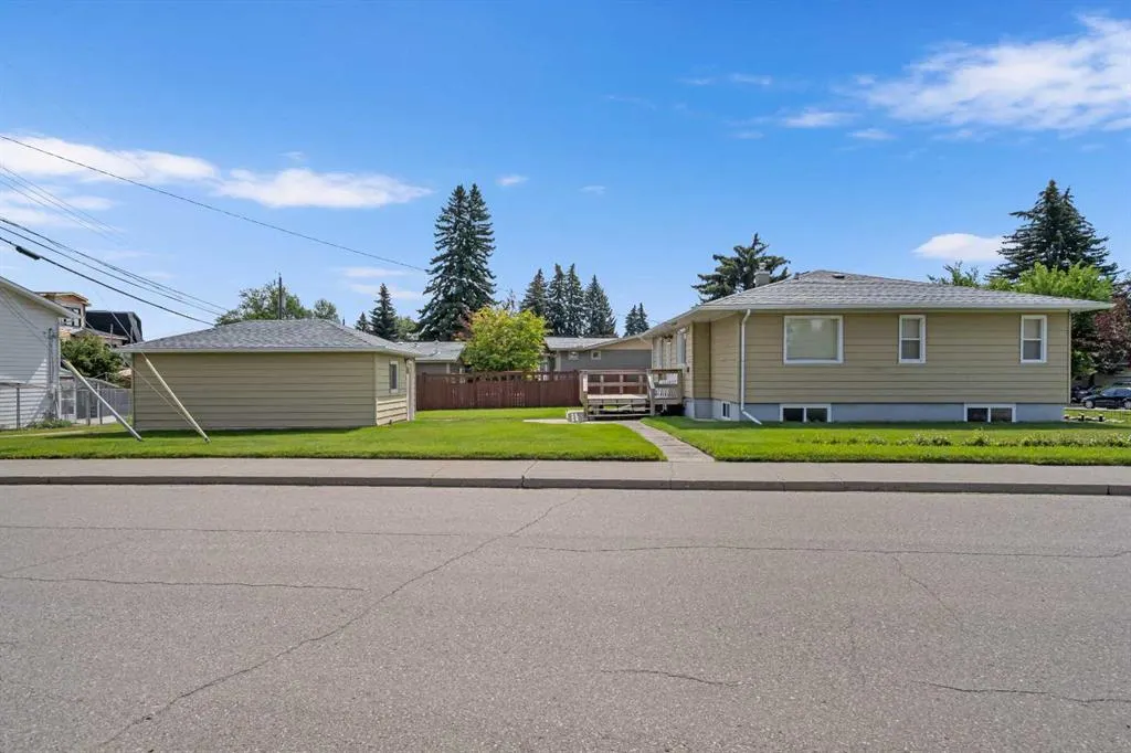2140 Halifax Crescent NW
