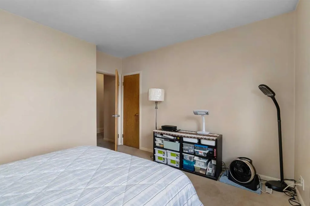 2140 Halifax Crescent NW