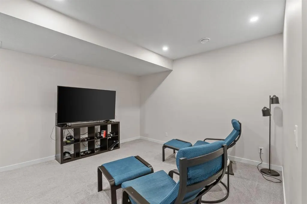 201 Cooperswood Green SW, #204