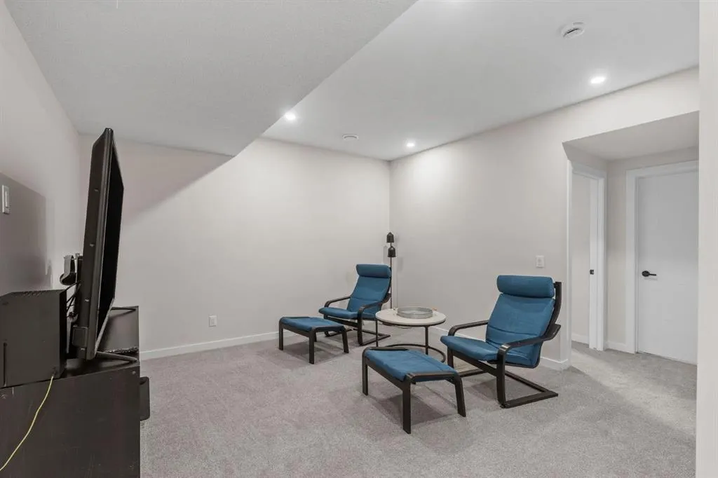 201 Cooperswood Green SW, #204