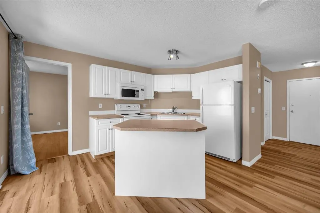 4204 Valleyview Park SE, #204