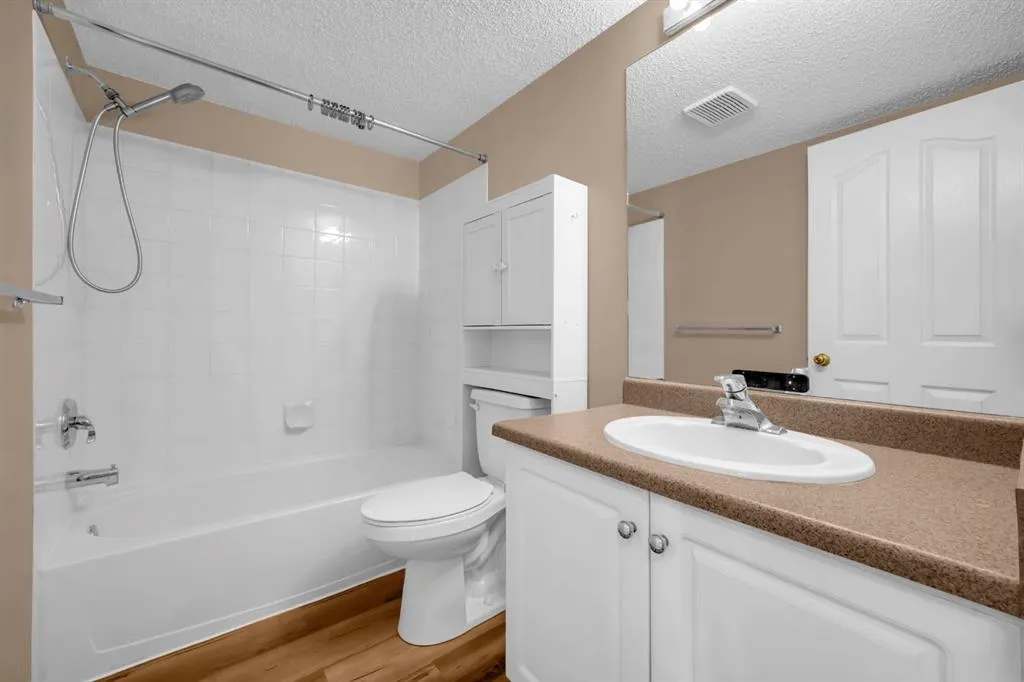 4204 Valleyview Park SE, #204