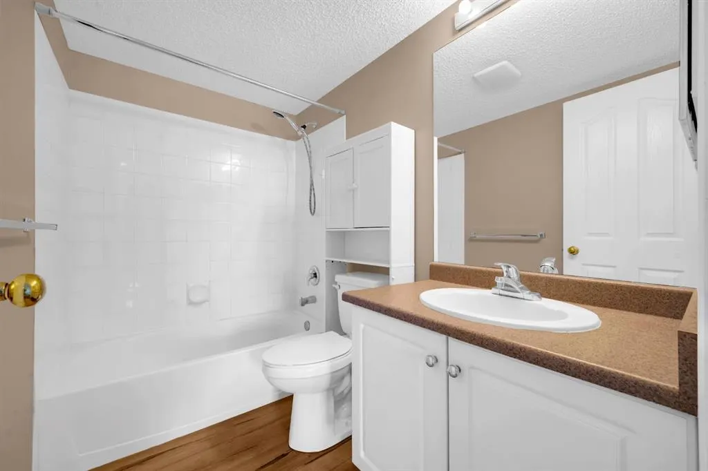 4204 Valleyview Park SE, #204
