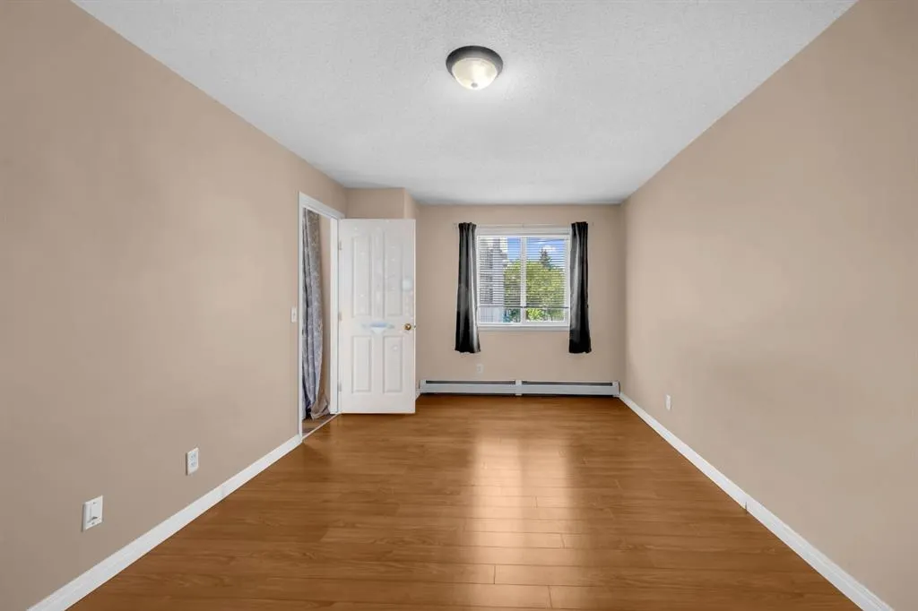 4204 Valleyview Park SE, #204