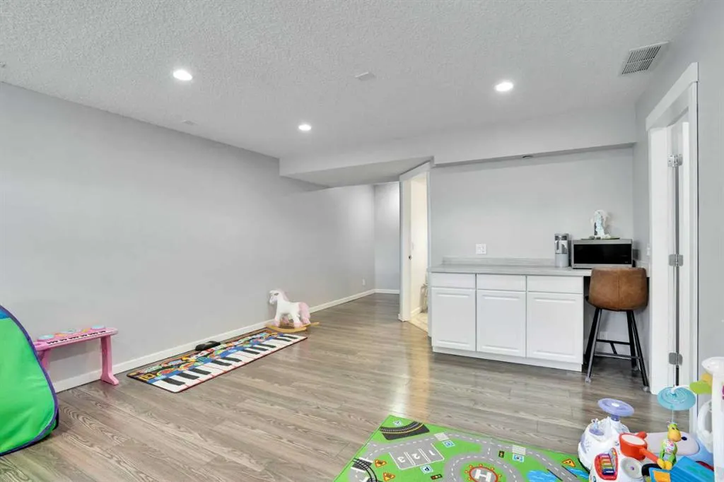 100 Cranberry Circle SE