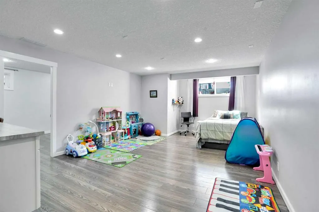 100 Cranberry Circle SE