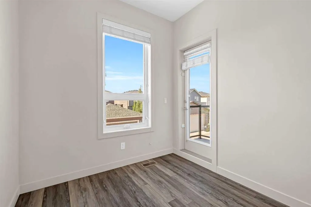 11 Evanscrest Mews NW, #208