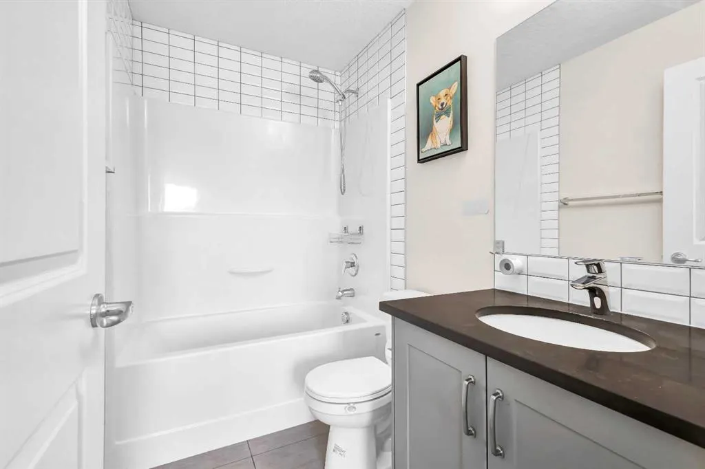 11 Evanscrest Mews NW, #208