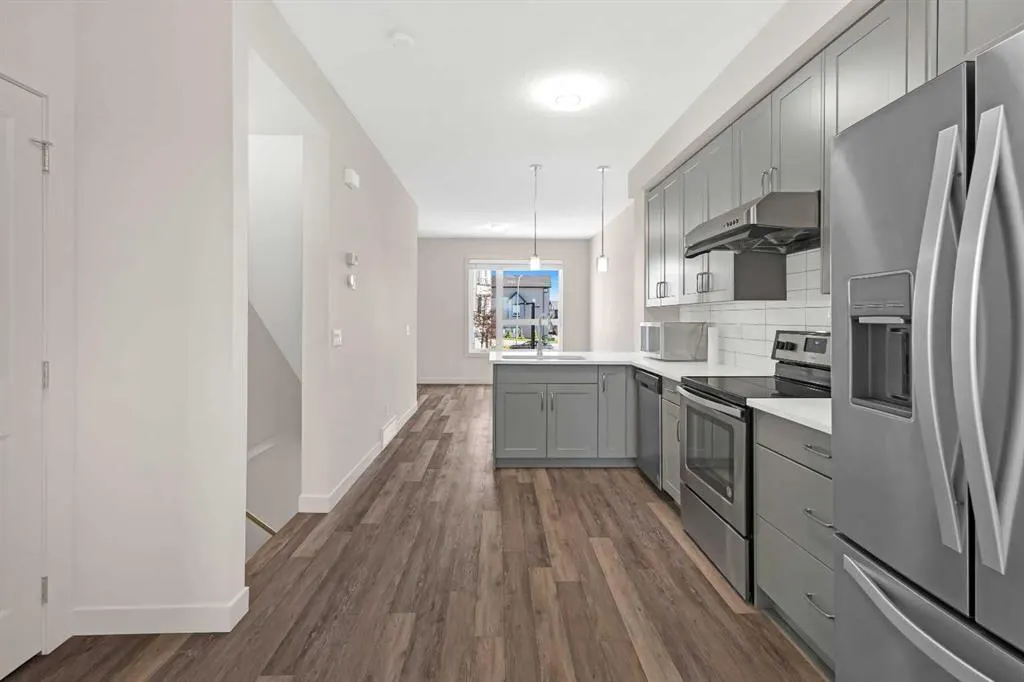 11 Evanscrest Mews NW, #208