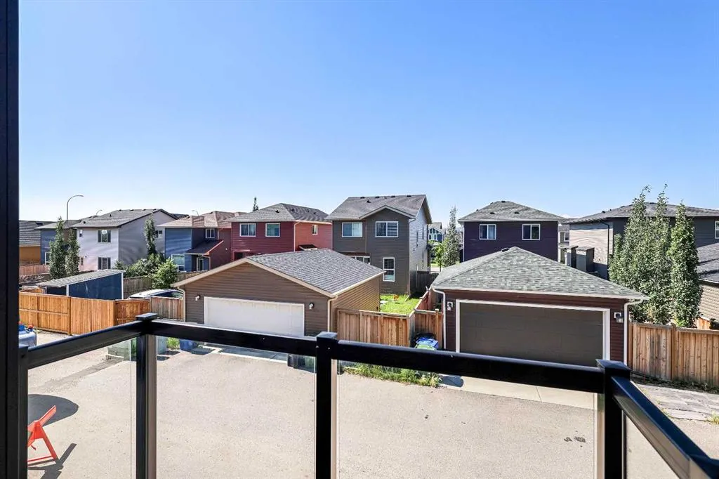11 Evanscrest Mews NW, #208
