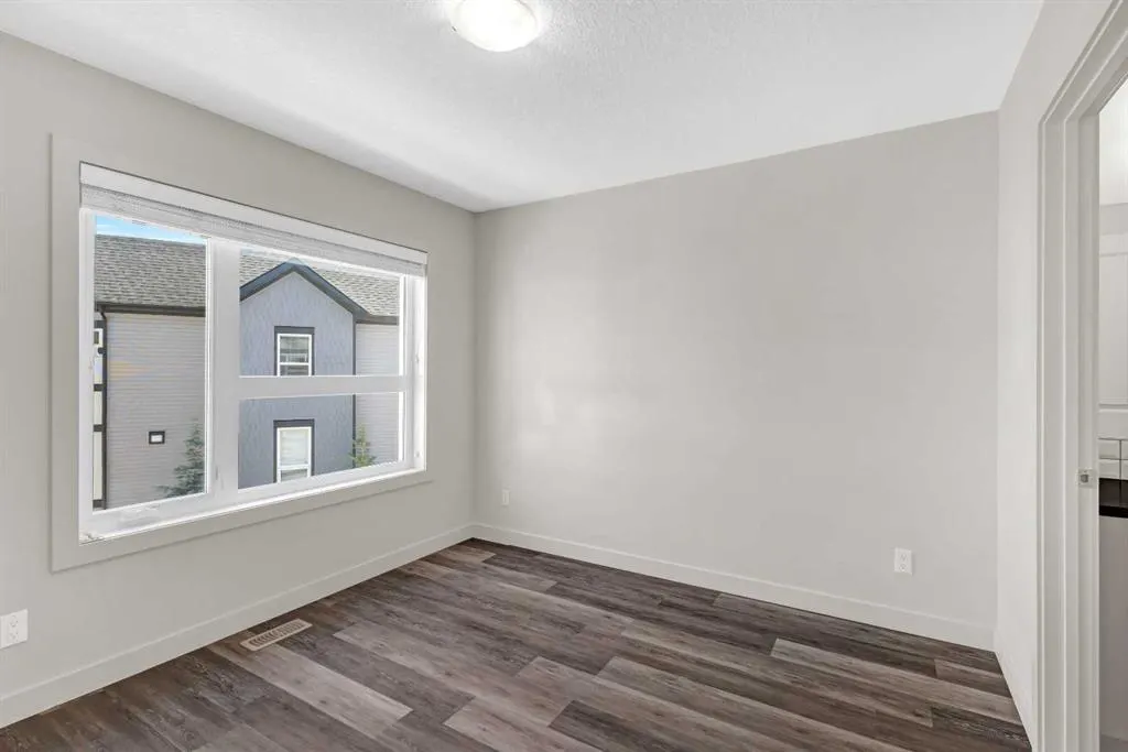 11 Evanscrest Mews NW, #208