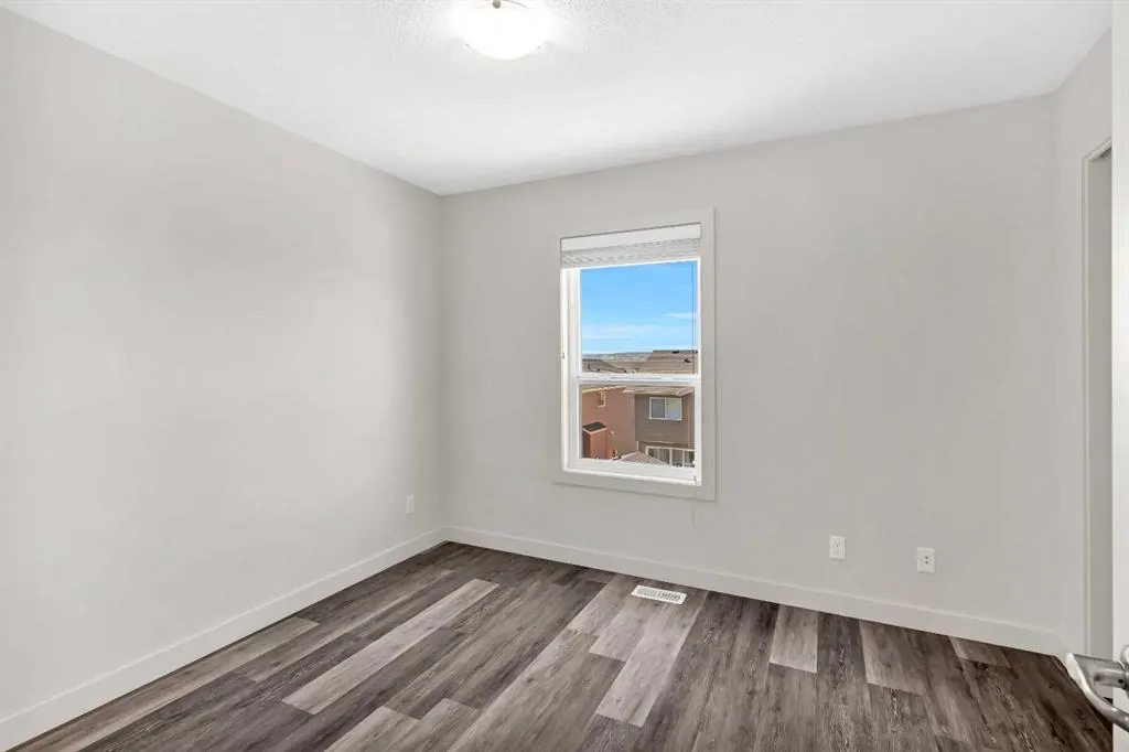 11 Evanscrest Mews NW, #208