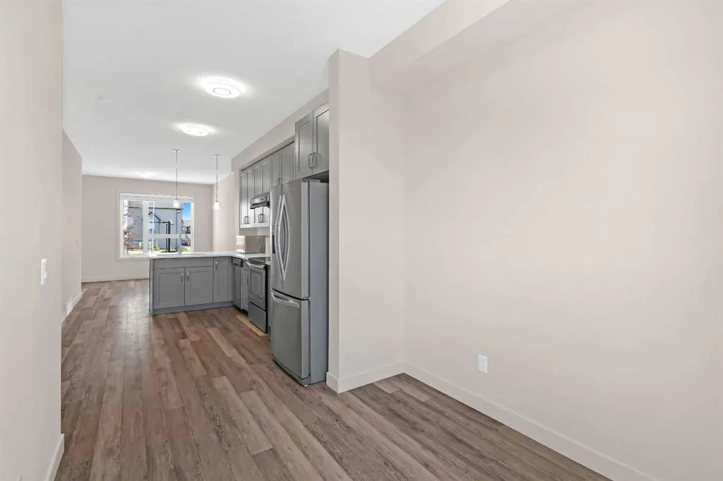 11 Evanscrest Mews NW, #208