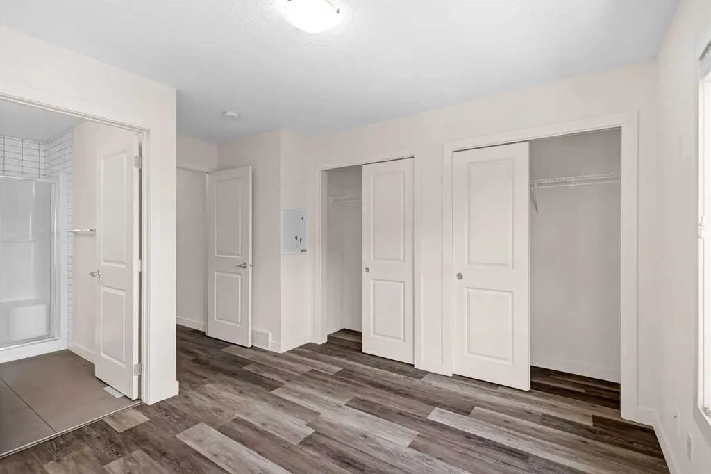 11 Evanscrest Mews NW, #208
