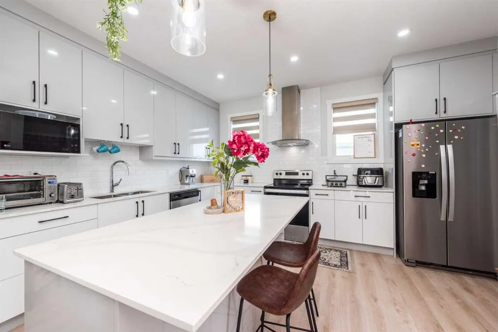 503 Corner Meadows Square NE
