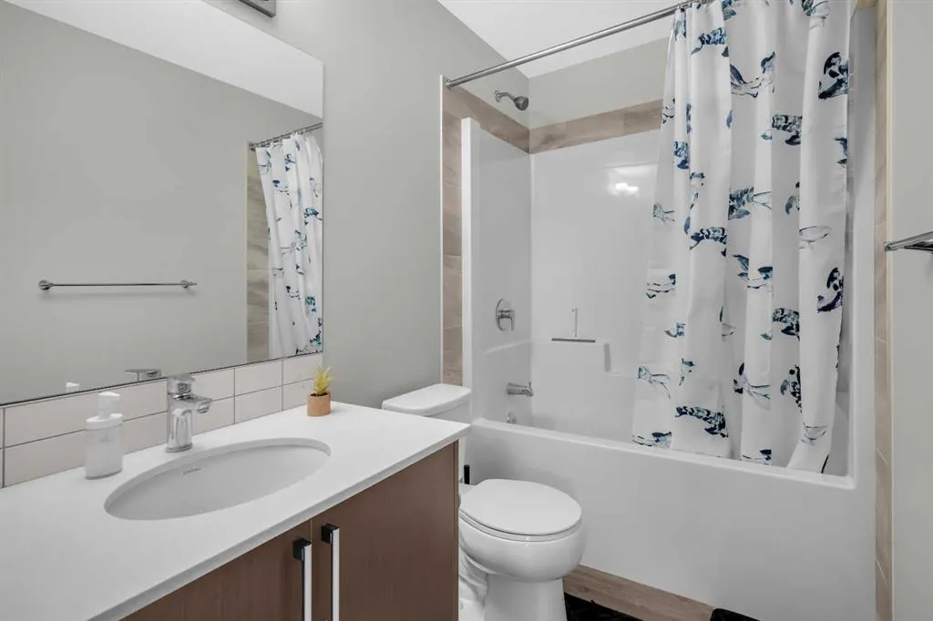 315 Redstone NE, #201