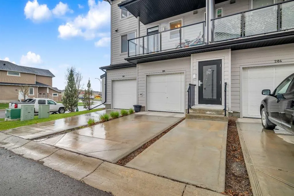 315 Redstone NE, #201