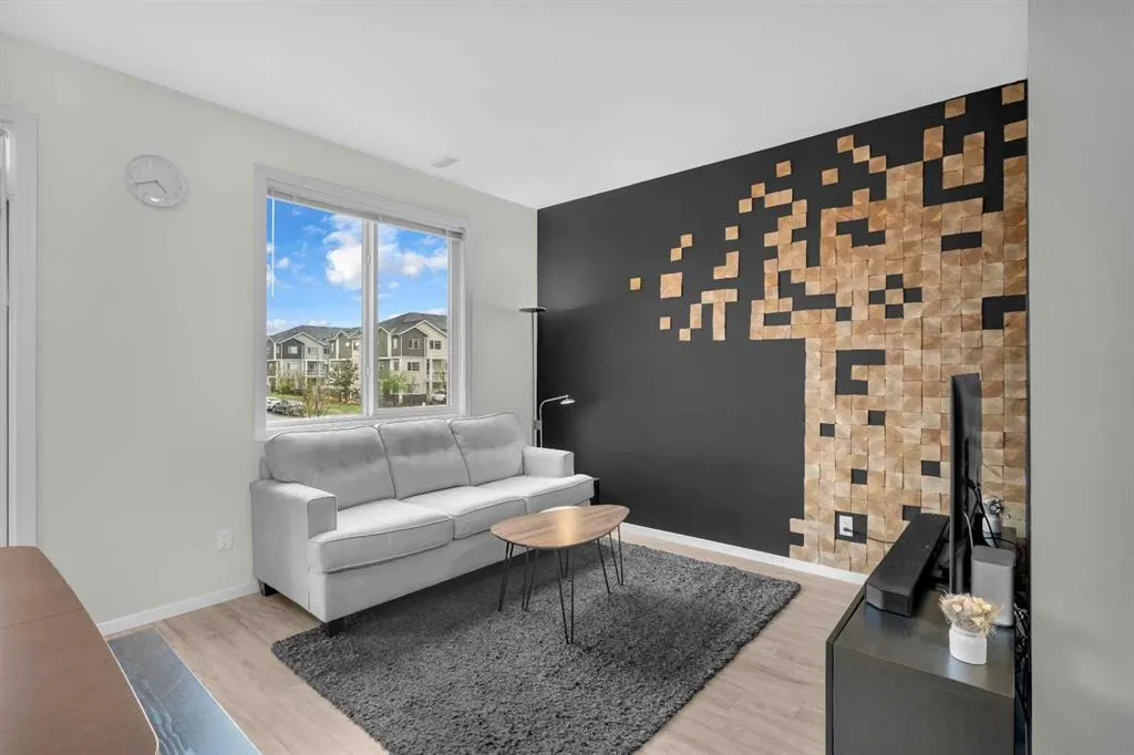 315 Redstone NE, #201