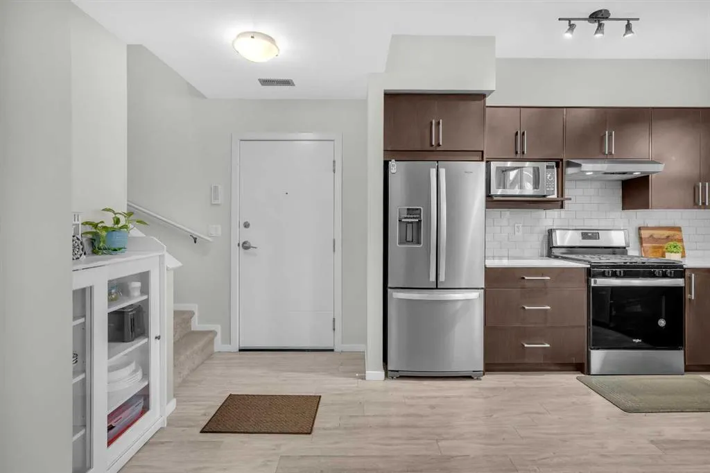 315 Redstone NE, #201