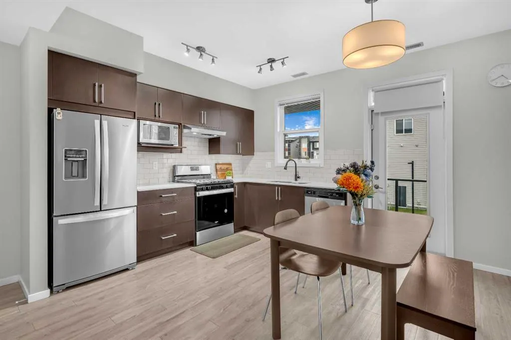 315 Redstone NE, #201