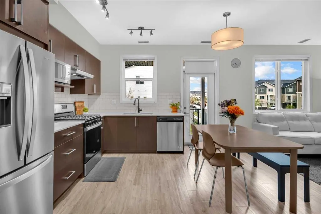 315 Redstone NE, #201