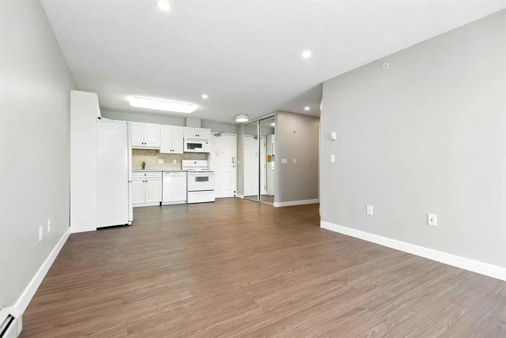 4319 49 Street, #401