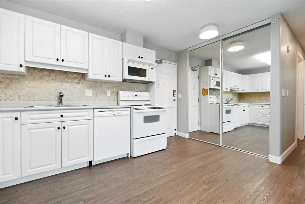 4319 49 Street, #401