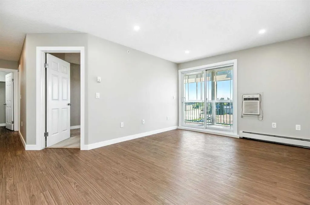 4319 49 Street, #401