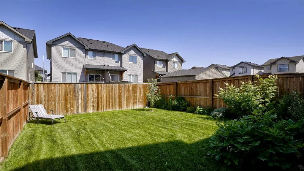 135 Reunion Loop NW