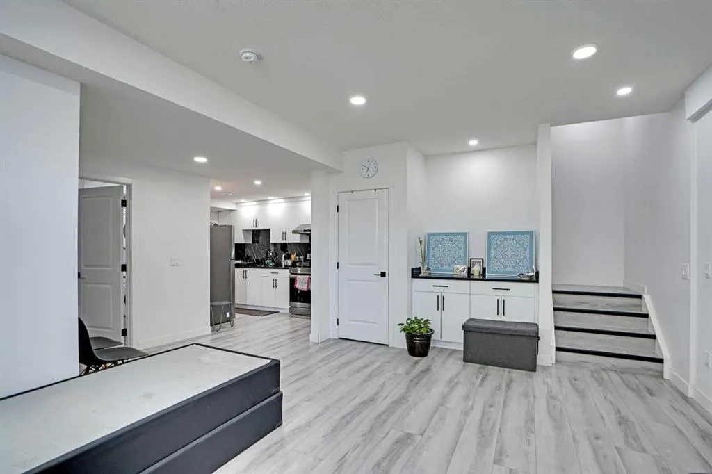 32 Redstone Court NE