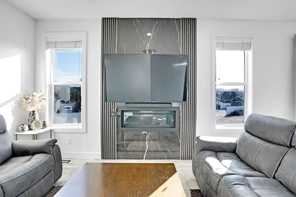 32 Redstone Court NE