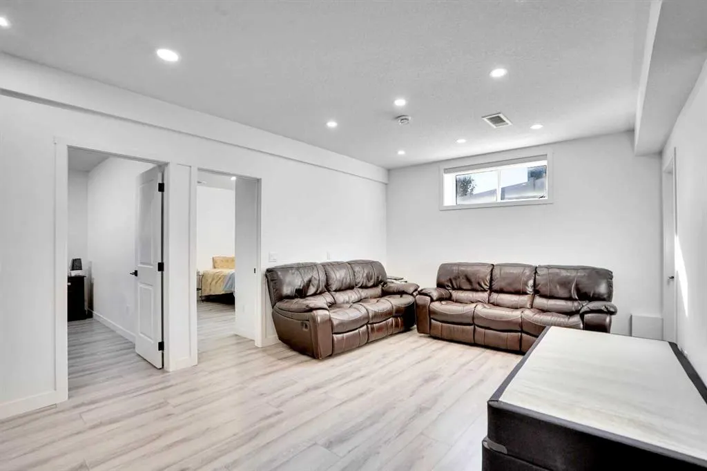 32 Redstone Court NE