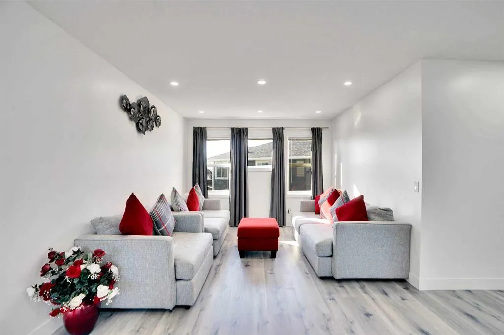 32 Redstone Court NE