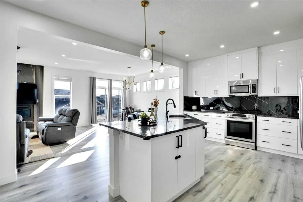 32 Redstone Court NE