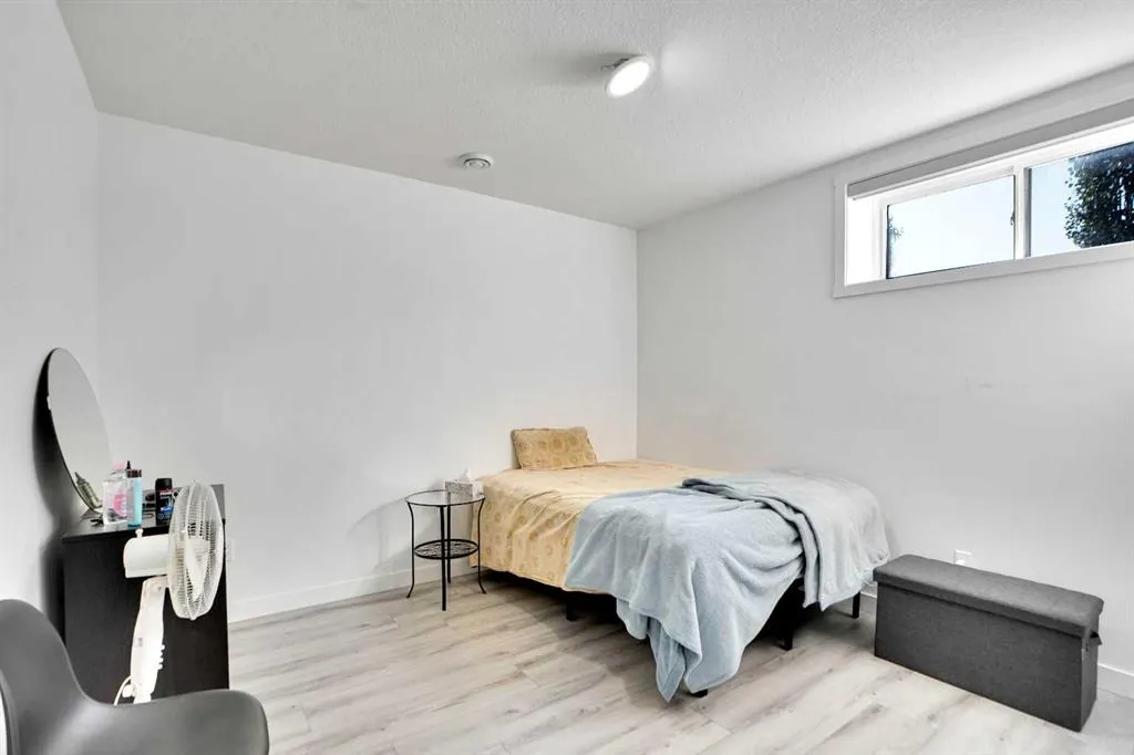 32 Redstone Court NE
