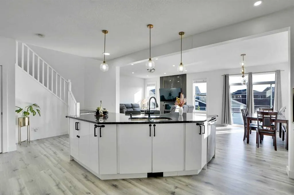 32 Redstone Court NE