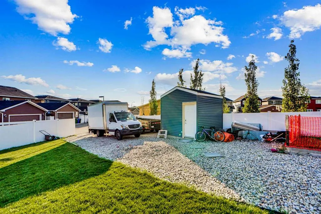 32 Redstone Court NE