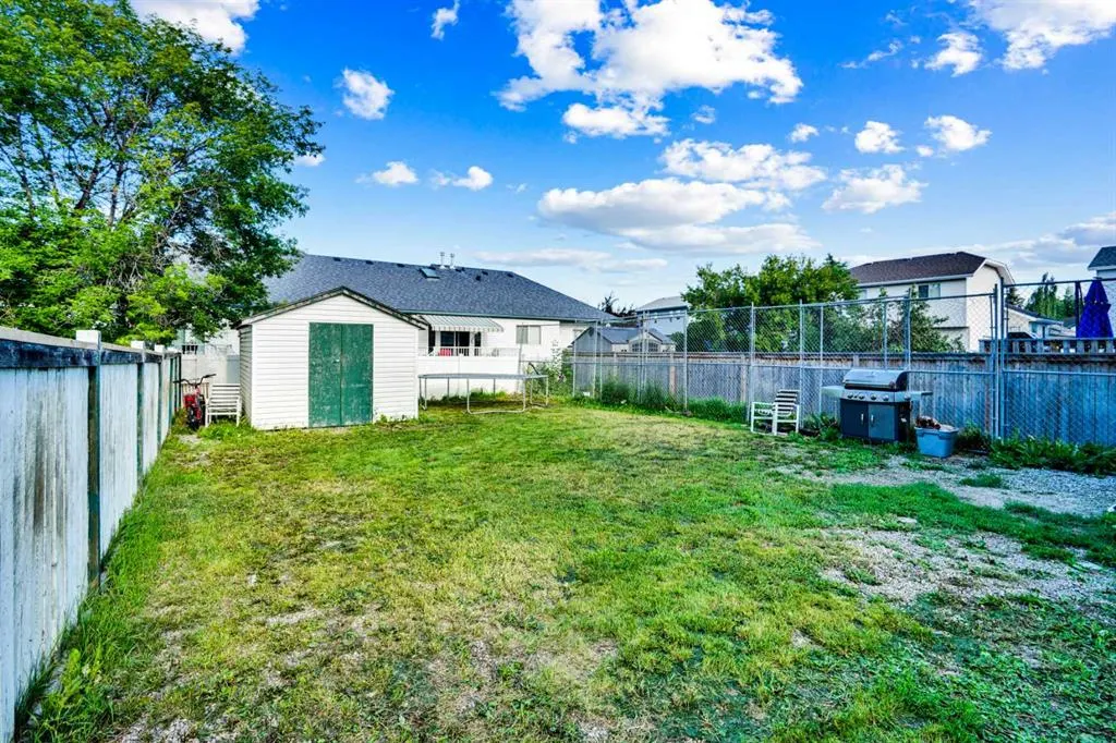 8 Woodside Circle NW